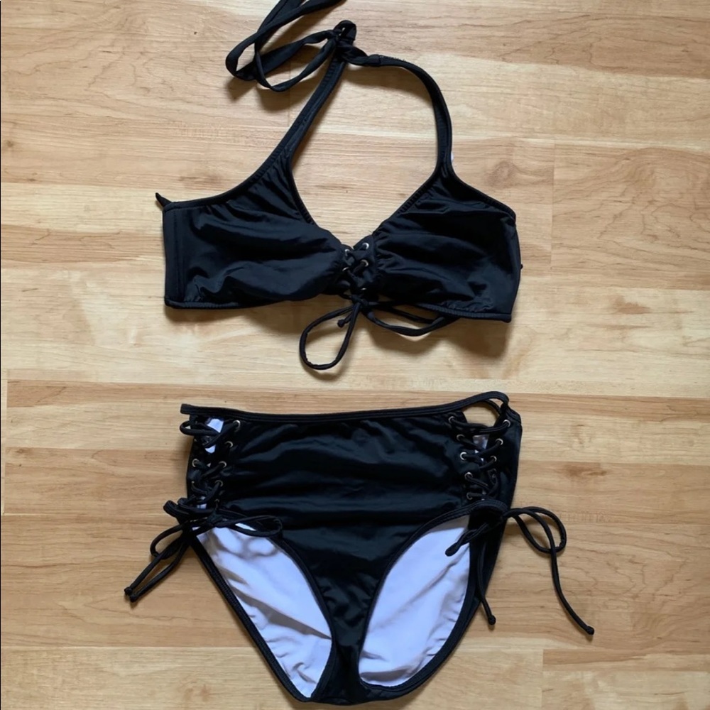 Black VENUS bikini